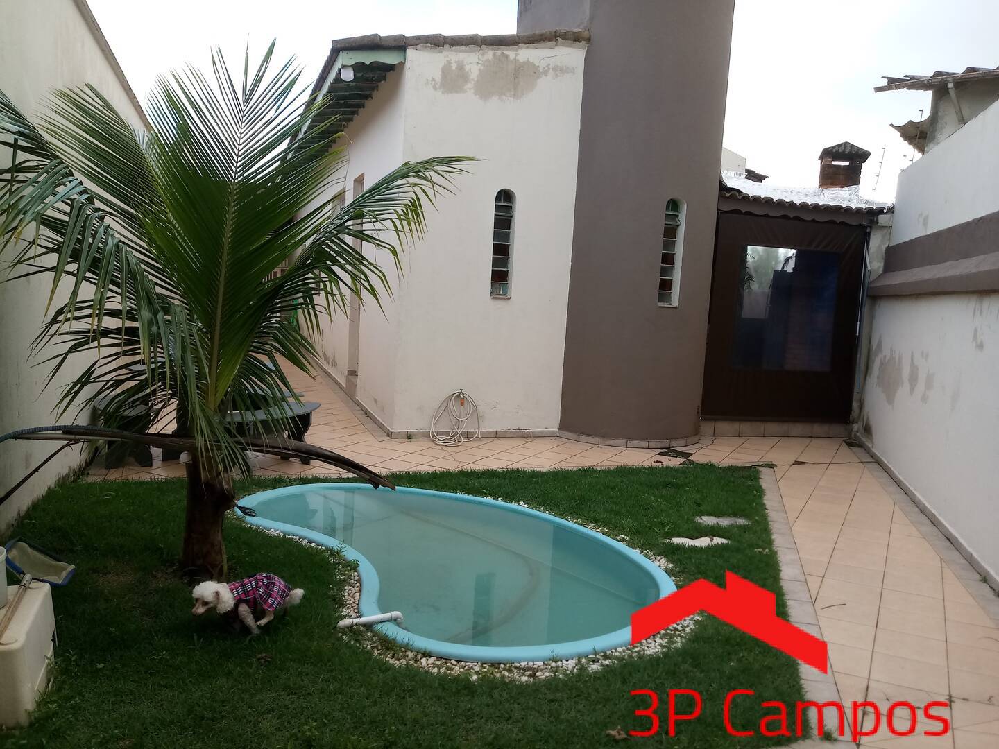 Casa à venda com 3 quartos, 200m² - Foto 1