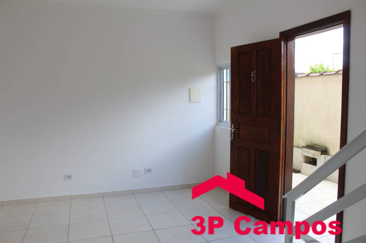 Casa à venda com 2 quartos, 55m² - Foto 4