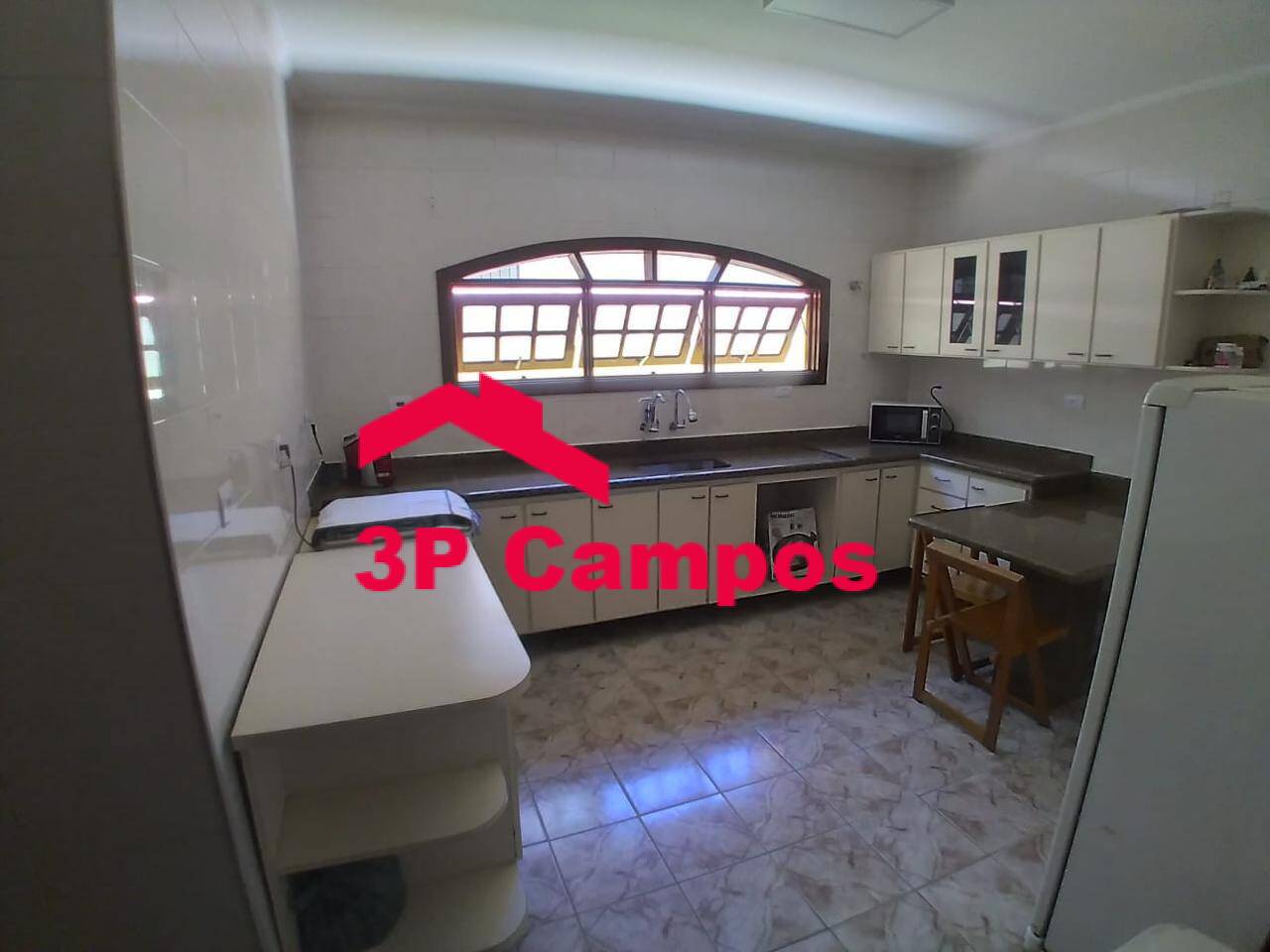 Casa à venda com 4 quartos, 270m² - Foto 4