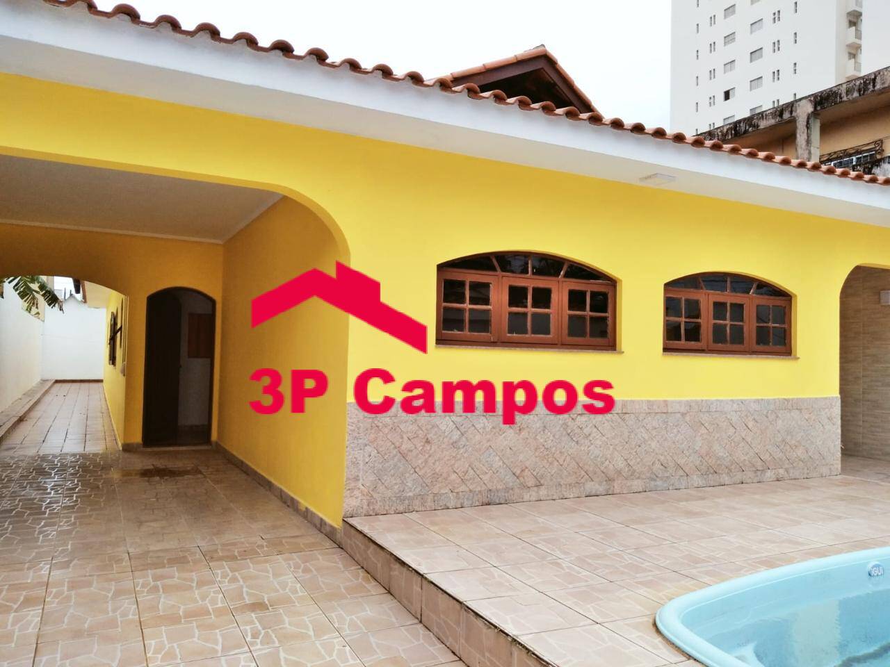 Casa à venda com 4 quartos, 270m² - Foto 1